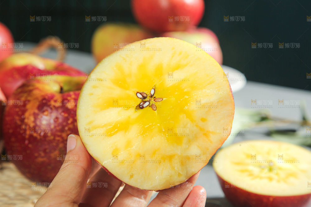 深底上的糖心丑苹果