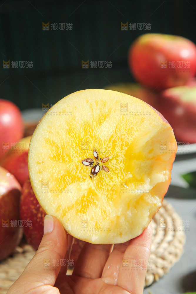 深底上的糖心丑苹果