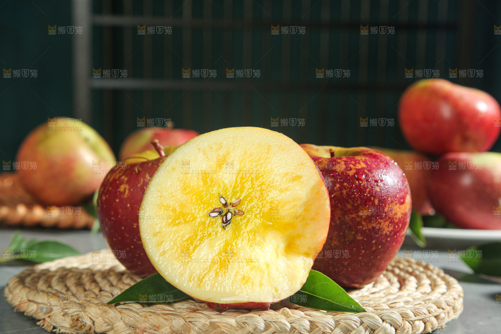 深底上的糖心丑苹果