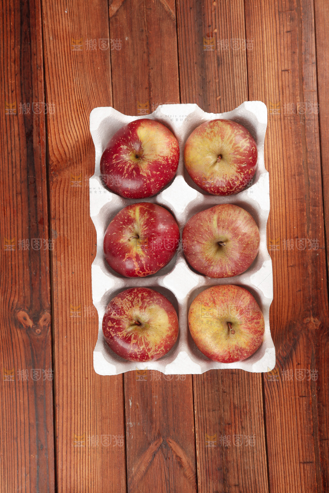 深底上的丑苹果