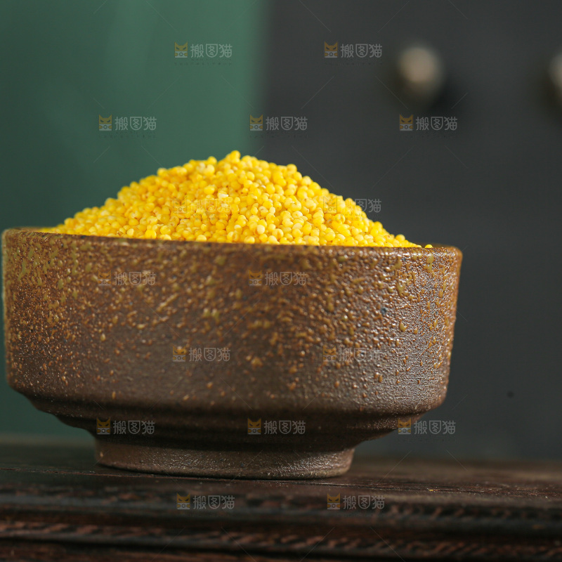 深底上的黄小米