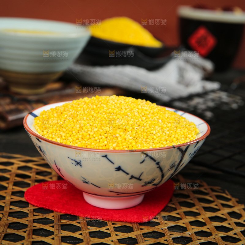 深底上的黄小米