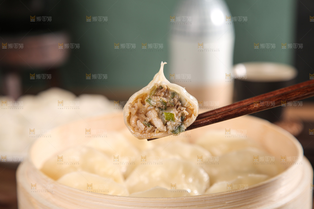 木底上的鲅鱼水饺