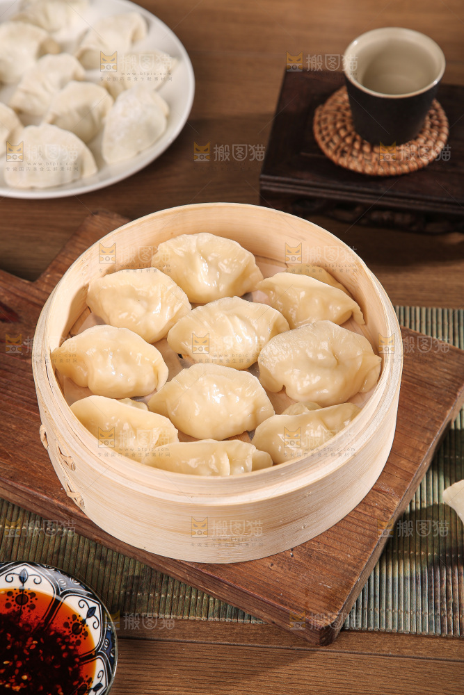木底上的鲅鱼水饺