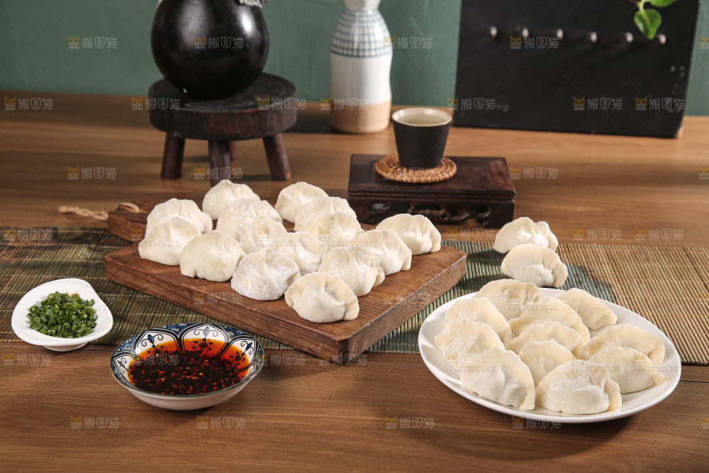 木底上的鲅鱼水饺