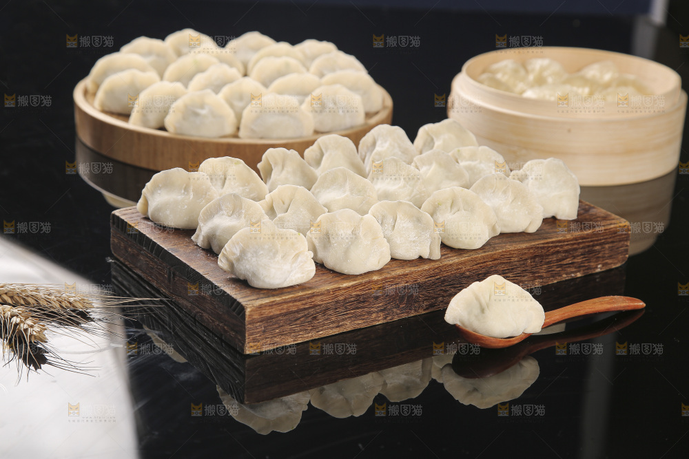 深底上的鲅鱼水饺