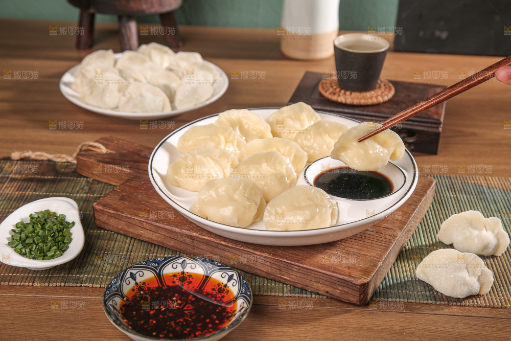 木底上的鲅鱼水饺