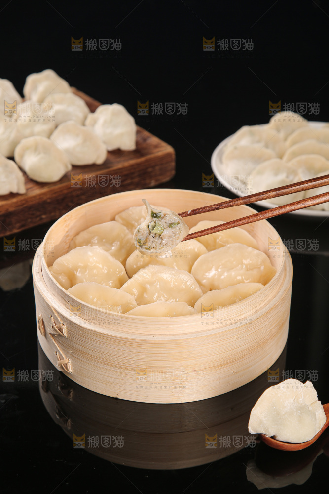 深底上的鲅鱼水饺