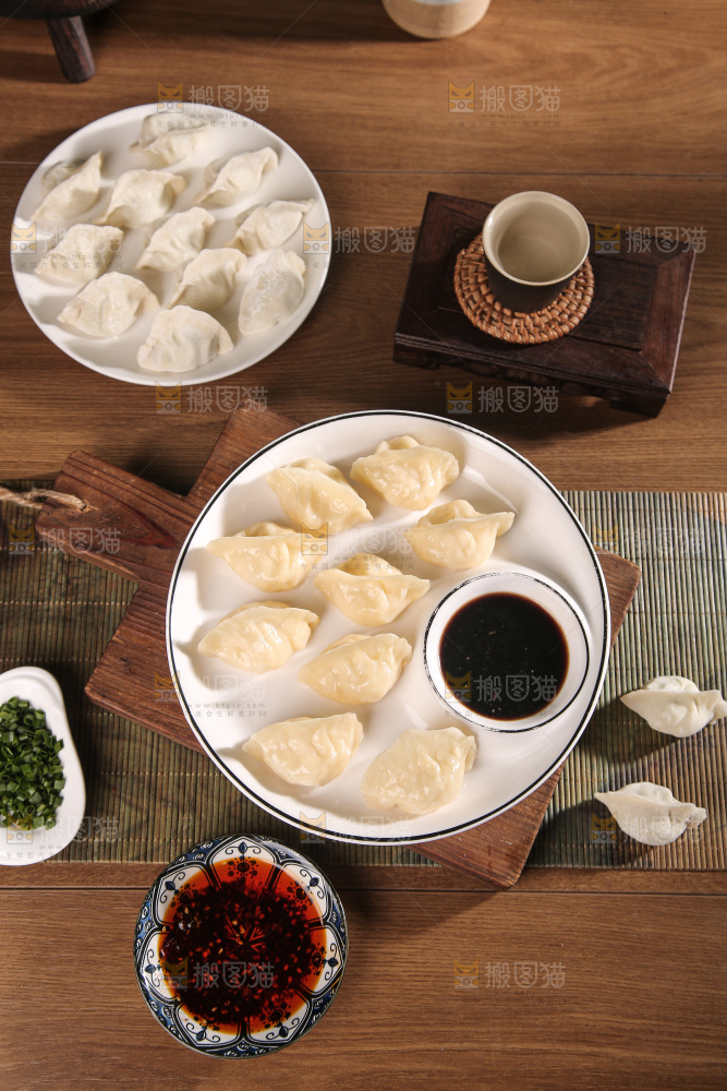 木底上的鲅鱼水饺