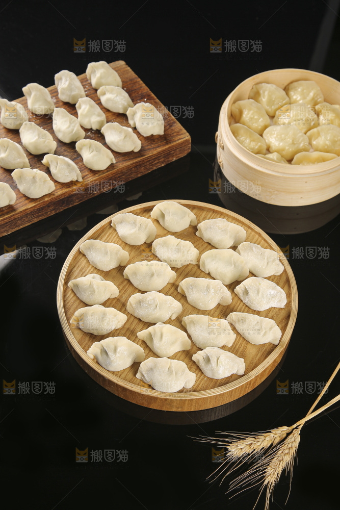 深底上的鲅鱼水饺