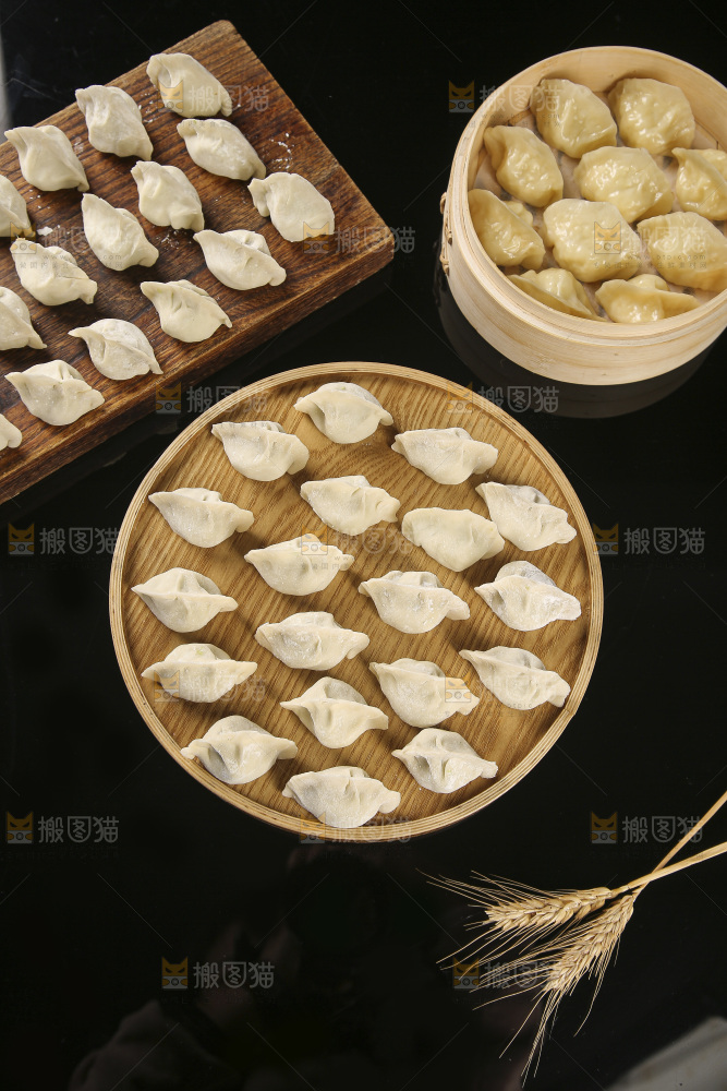 深底上的鲅鱼水饺