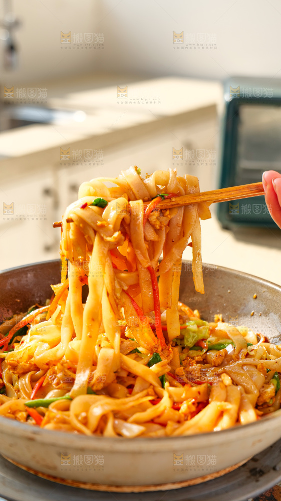 美食制作炒河粉