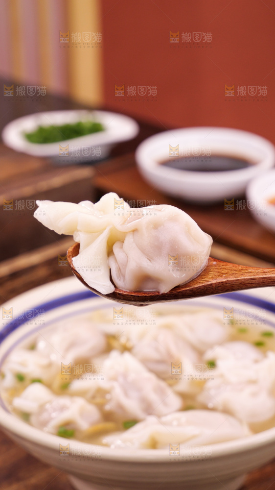 木底上的小金鱼馄饨