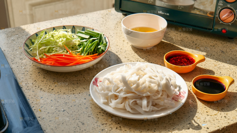 美食制作炒河粉