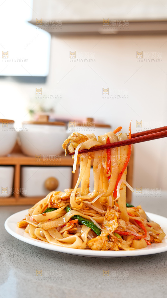 美食制作炒河粉