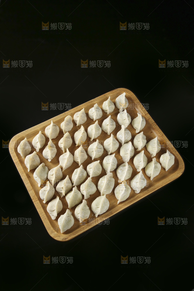 深底上的饺子
