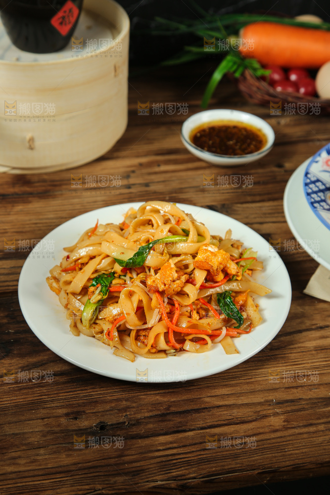 深底上的炒河粉