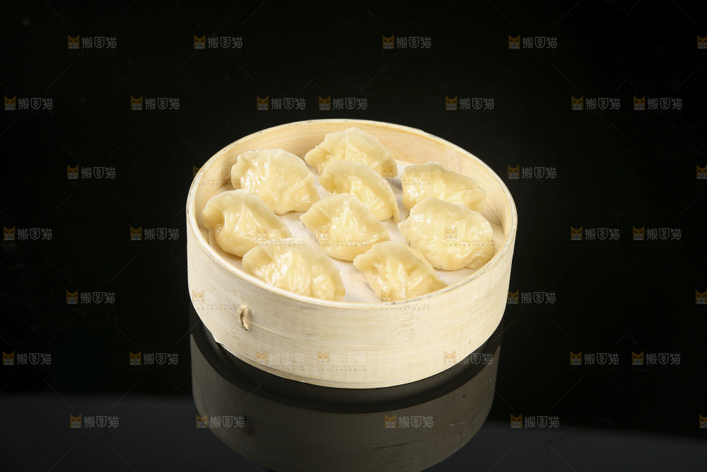 深底上的饺子