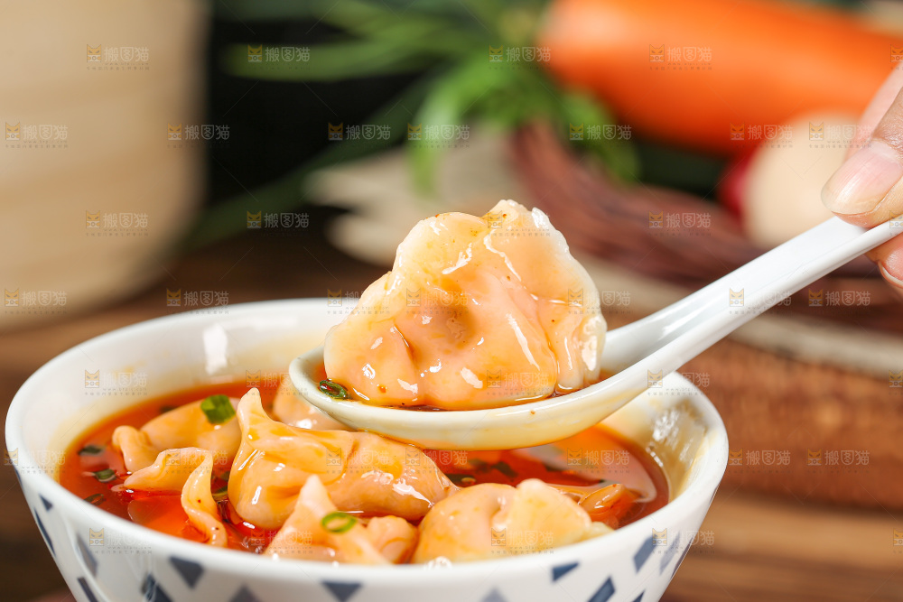 深底上的饺子