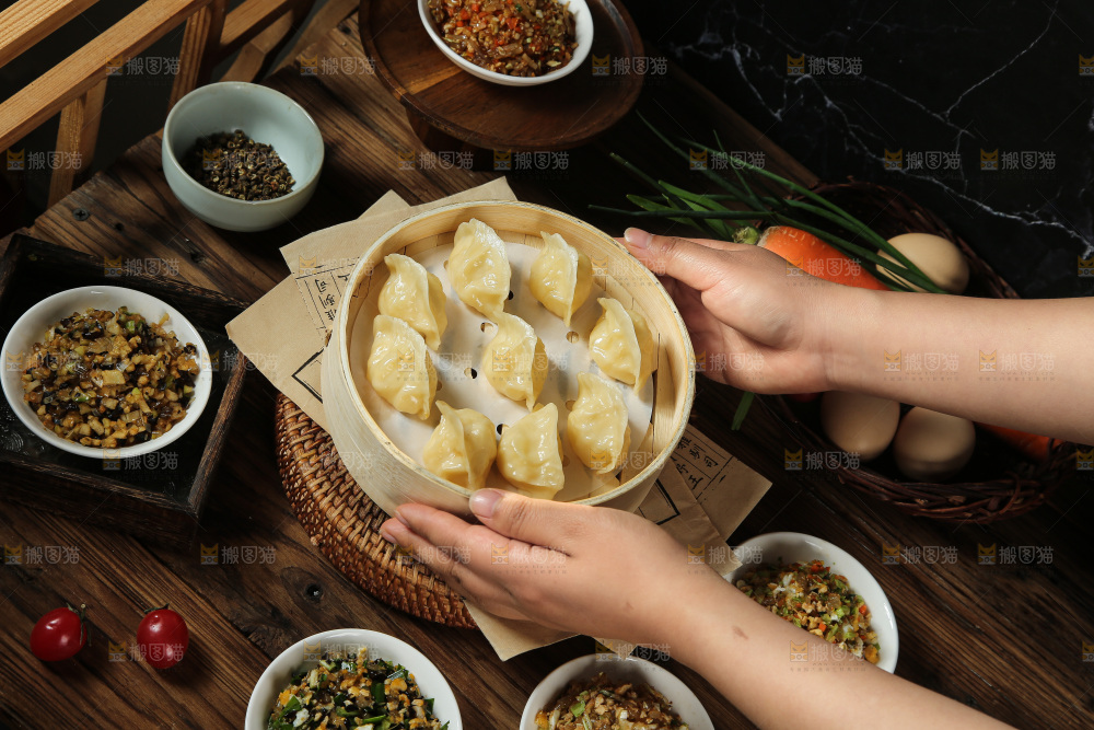 深底上的饺子