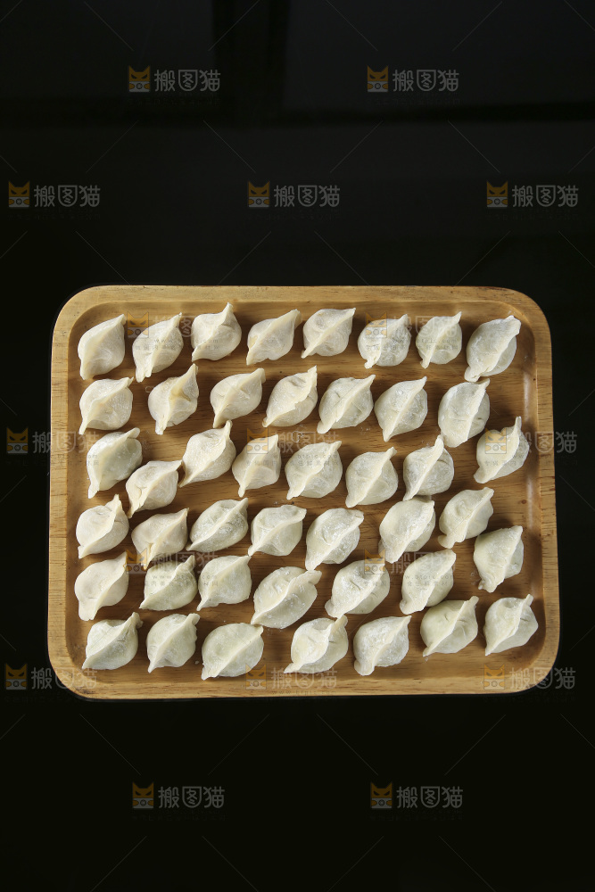深底上的饺子
