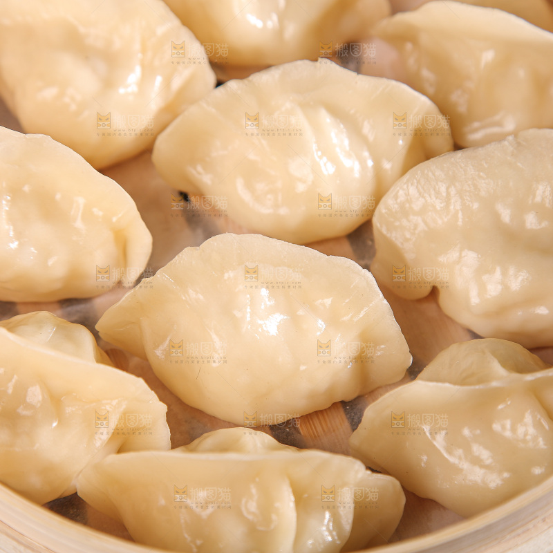 木底上的鲅鱼水饺