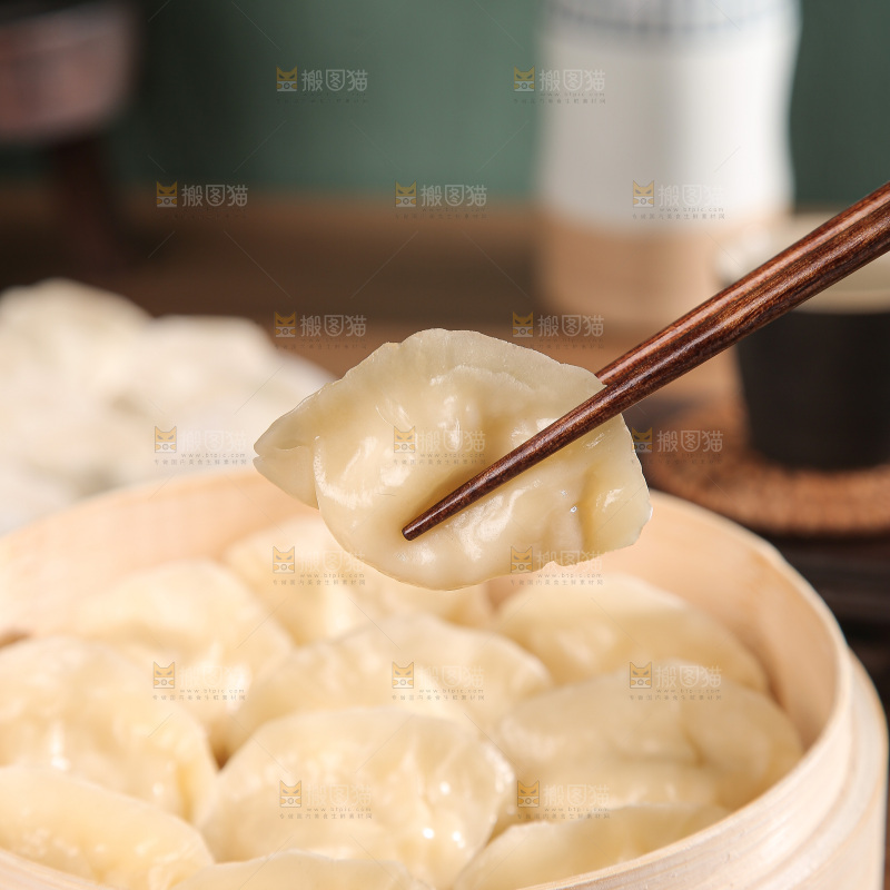 木底上的鲅鱼水饺