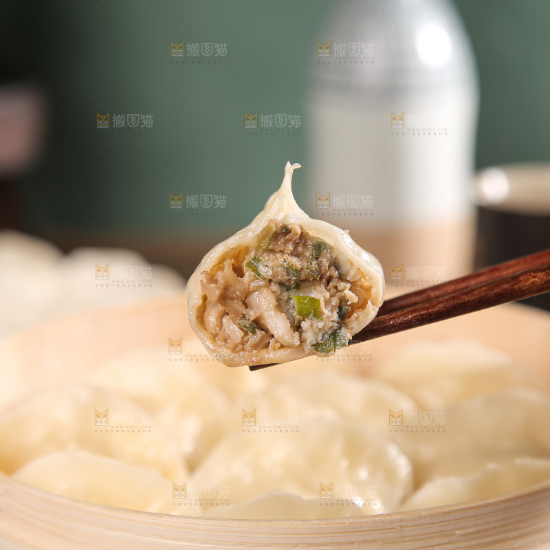 木底上的鲅鱼水饺