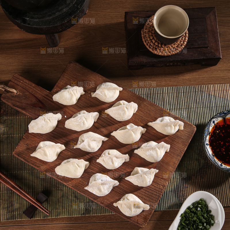 木底上的鲅鱼水饺