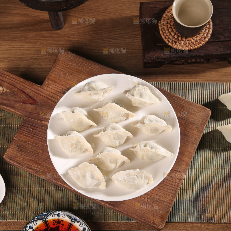 木底上的鲅鱼水饺