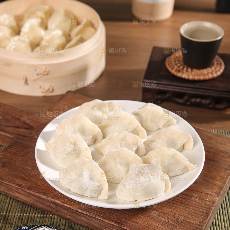 木底上的鲅鱼水饺