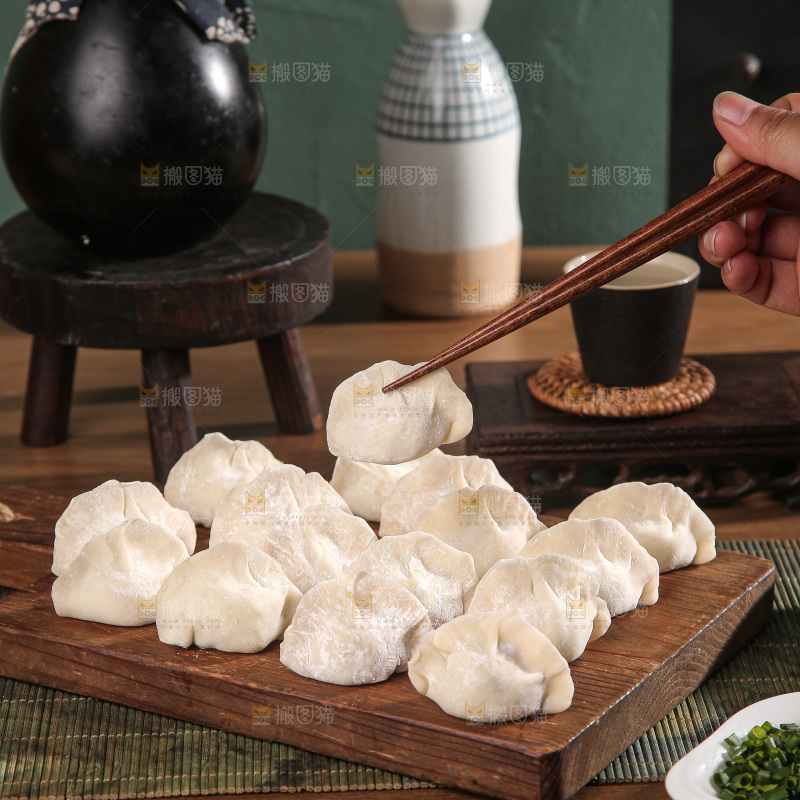 木底上的鲅鱼水饺