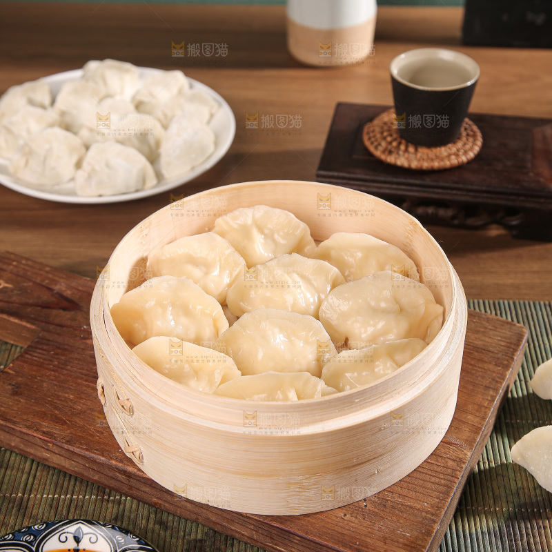 木底上的鲅鱼水饺