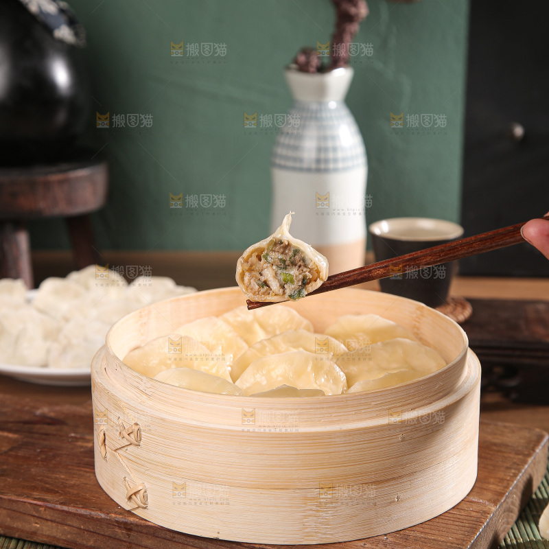 木底上的鲅鱼水饺