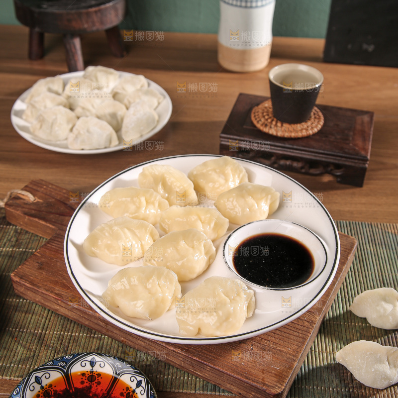 木底上的鲅鱼水饺