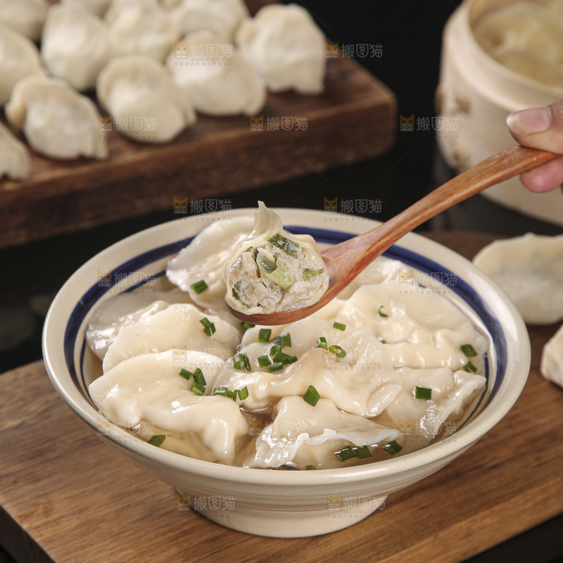 木底上的鲅鱼水饺