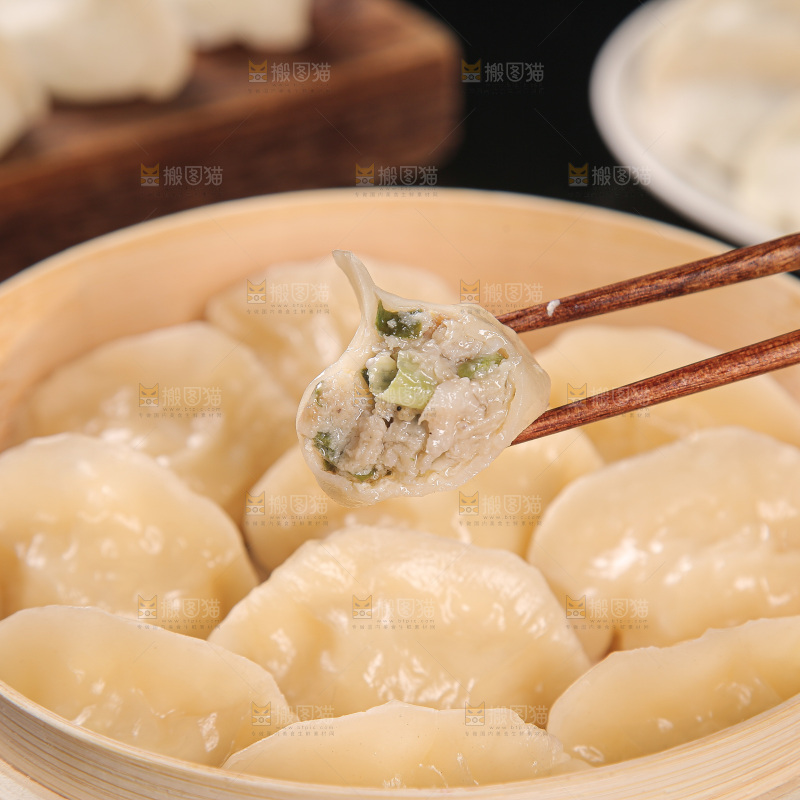 深底上的鲅鱼水饺
