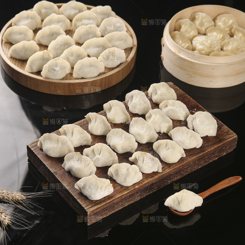 深底上的鲅鱼水饺