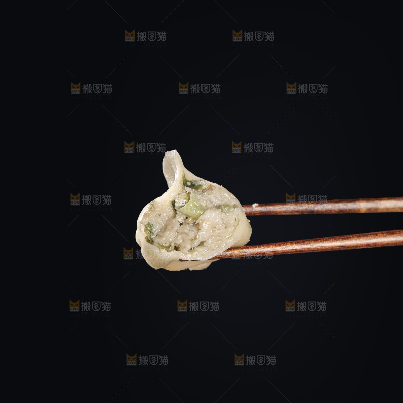 深底上的鲅鱼水饺