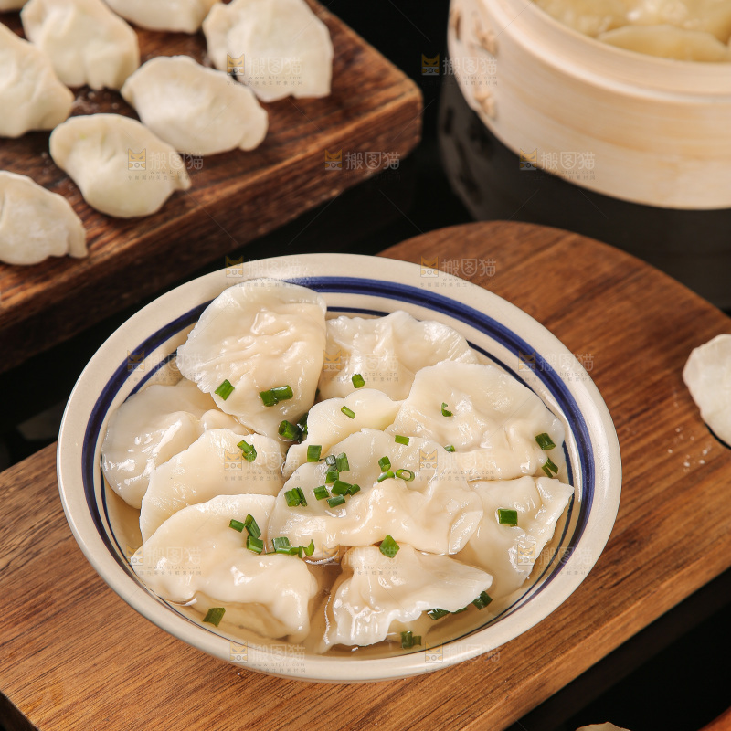 木底上的鲅鱼水饺
