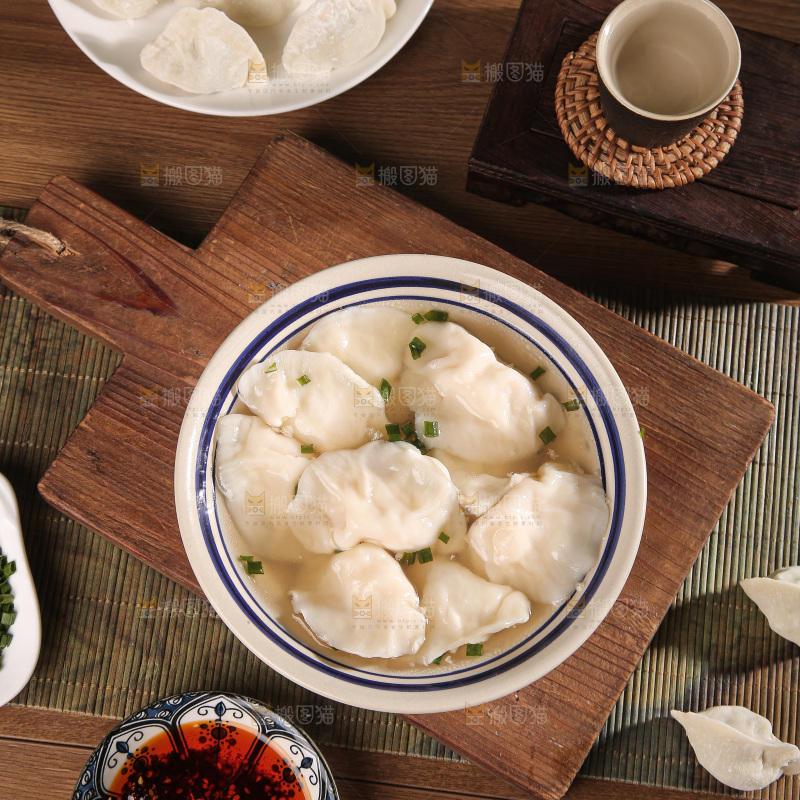 木底上的鲅鱼水饺
