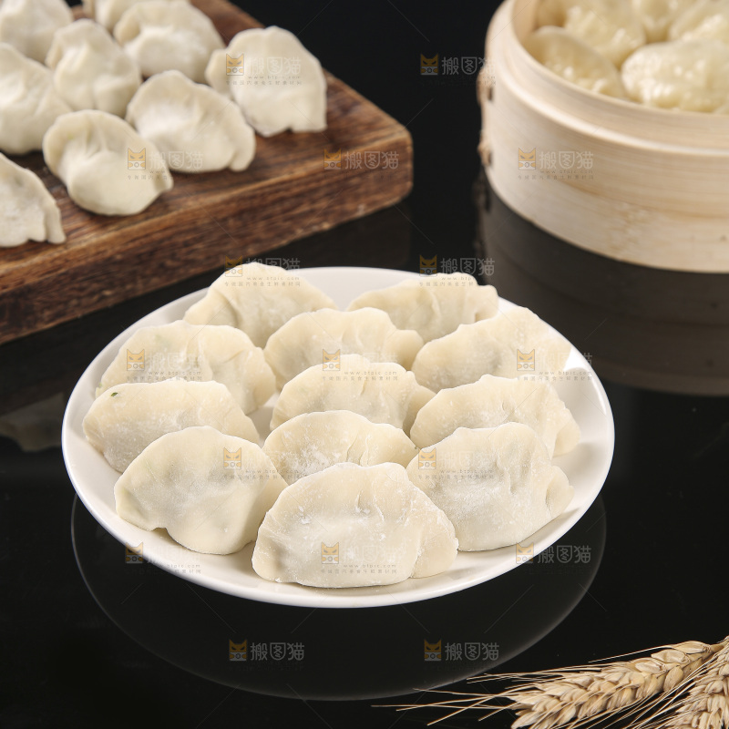 深底上的鲅鱼水饺