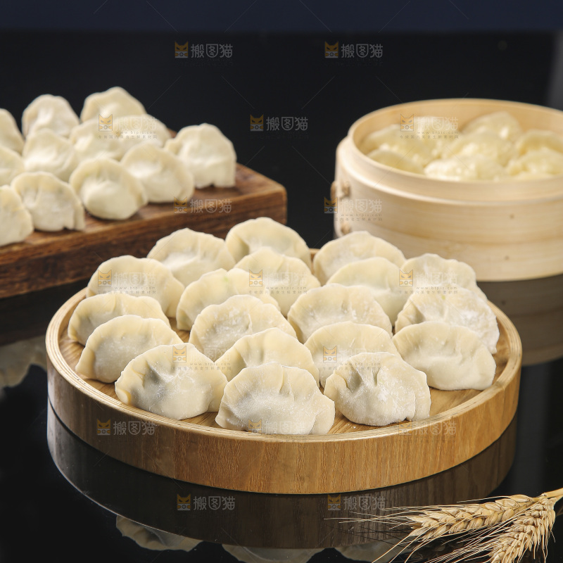 深底上的鲅鱼水饺
