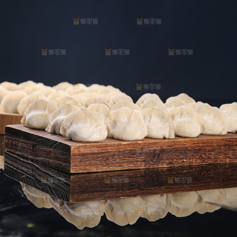 深底上的鲅鱼水饺