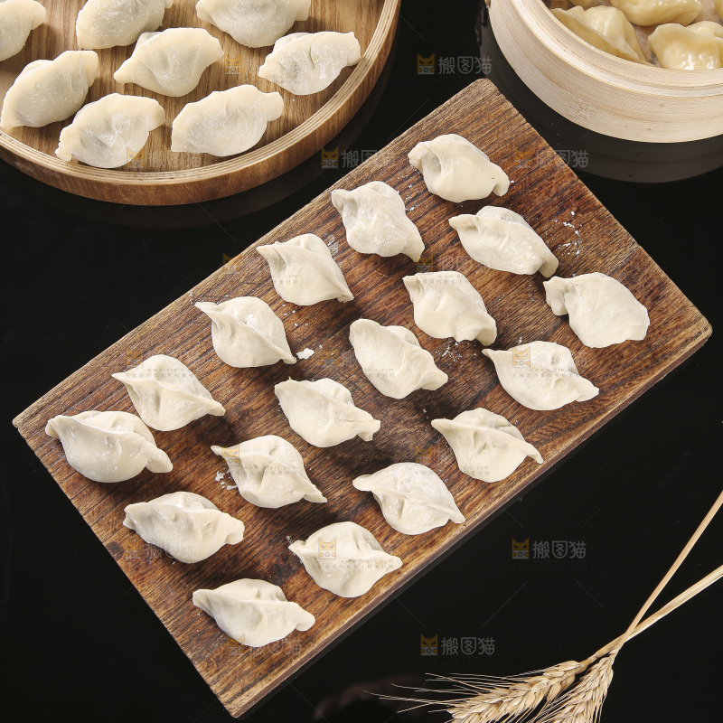 深底上的鲅鱼水饺