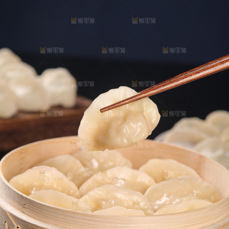 深底上的鲅鱼水饺