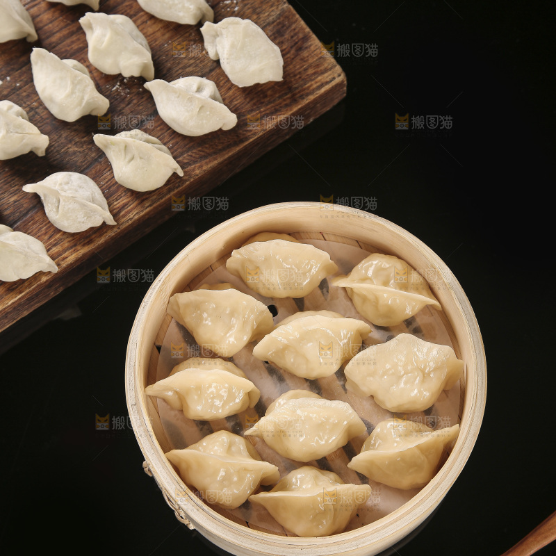 深底上的鲅鱼水饺