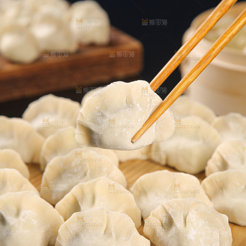 深底上的鲅鱼水饺