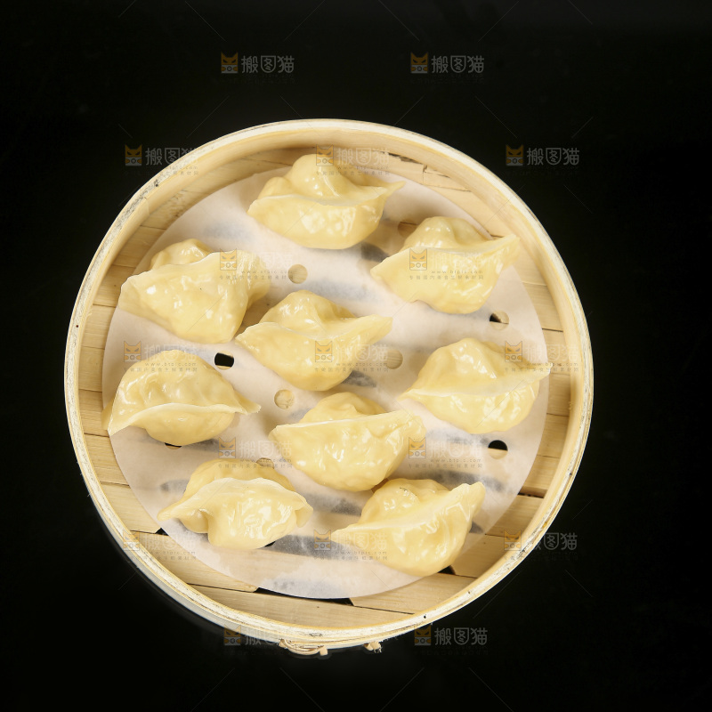 深底上的饺子