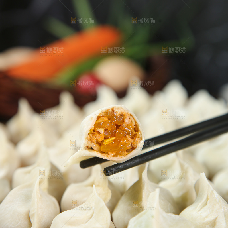 深底上的饺子